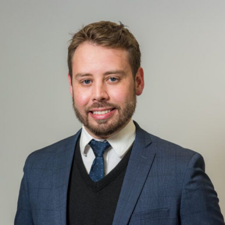 Dr. Thiago Hoesker